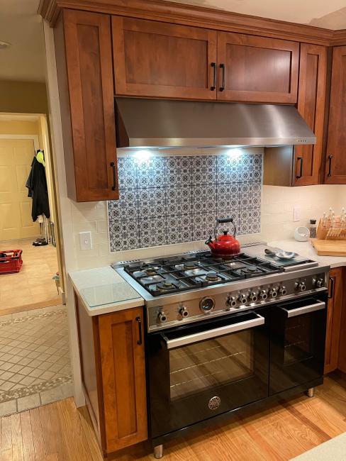 New dual-fuel range and backsplash tile.